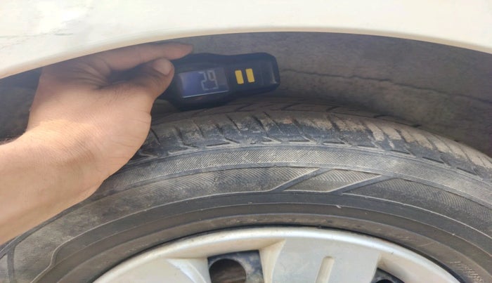 2010 Hyundai i10 MAGNA 1.2, Petrol, Manual, 1,15,984 km, tyre