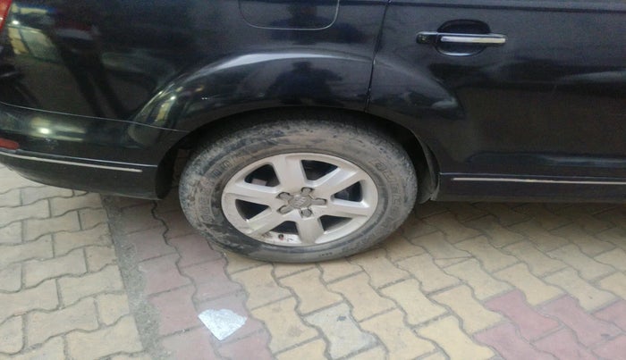 2012 Audi Q7 3.0 TDI QUATTRO, Diesel, Automatic, 5,50,001 km, tyre