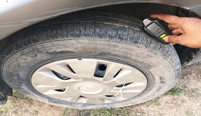 2013 Maruti Swift VXI, Petrol, Manual, 1,14,370 km, tyre