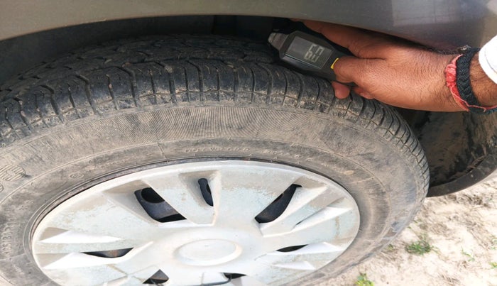 2013 Maruti Swift VXI, Petrol, Manual, 1,14,370 km, tyre