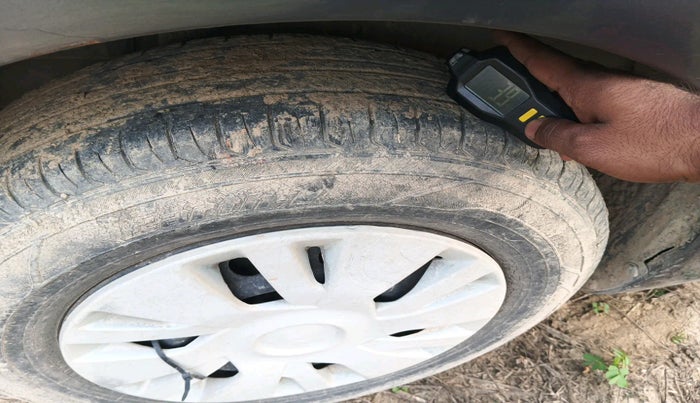 2013 Maruti Swift VXI, Petrol, Manual, 1,14,370 km, tyre