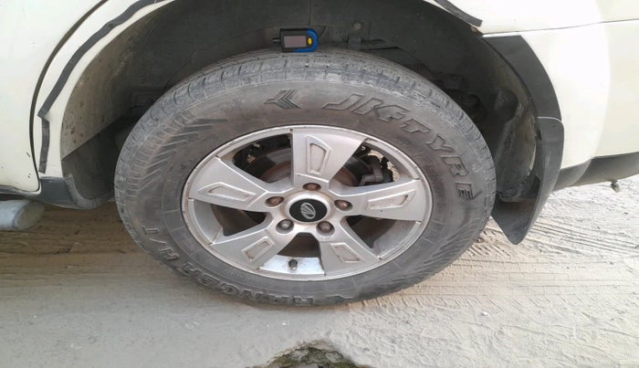 2013 Mahindra XUV500 W8, Diesel, Manual, 1,15,156 km, tyre