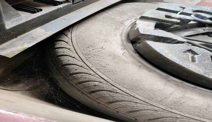 2018 Volkswagen Polo HIGHLINE PLUS 1.5 16 ALLOY, Diesel, Manual, 1,22,166 km, tyre