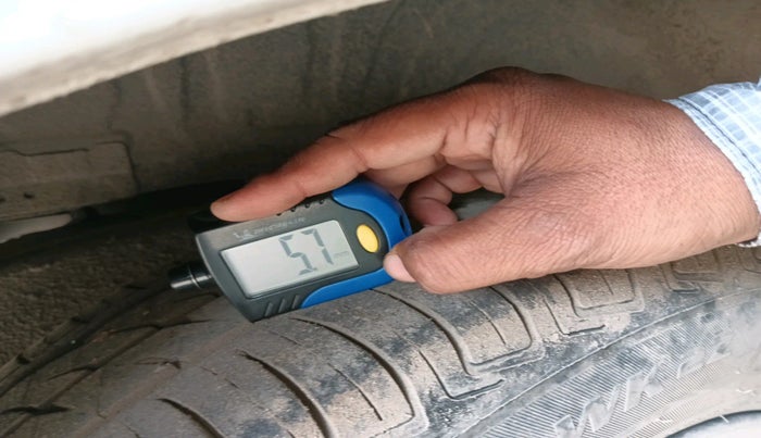 2018 Toyota Innova Crysta 2.4 G 7 STR, Diesel, Manual, 1,59,077 km, tyre