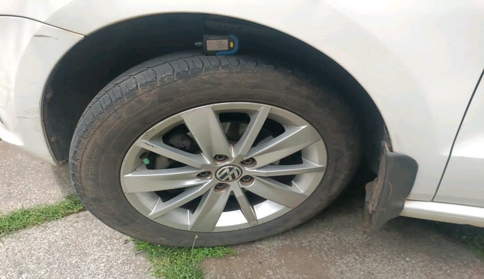 2014 Volkswagen Polo HIGHLINE1.5L, Diesel, Manual, 1,24,930 km, tyre