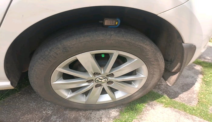 2014 Volkswagen Polo HIGHLINE1.5L, Diesel, Manual, 1,24,930 km, tyre