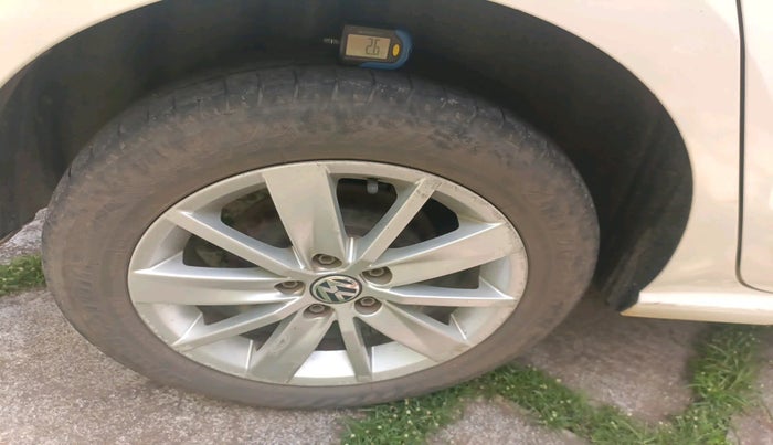 2014 Volkswagen Polo HIGHLINE1.5L, Diesel, Manual, 1,24,930 km, tyre