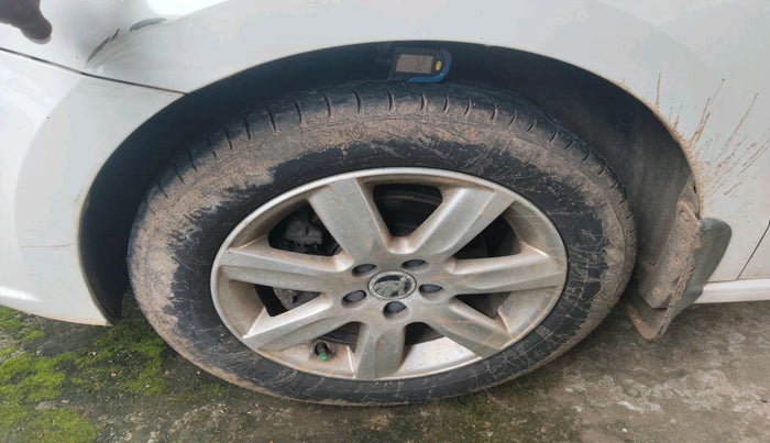 2014 Skoda Rapid AMBITION 1.6 TDI CR MT PLUS, Diesel, Manual, 1,44,668 km, tyre