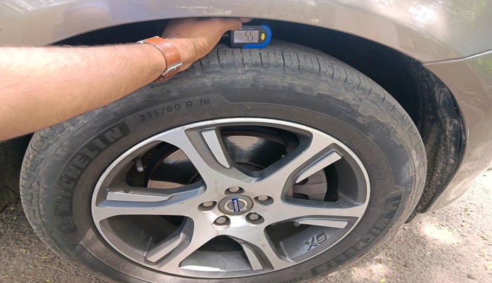 2014 Volvo XC 60 D5 SUMMUM, Diesel, Automatic, 2,12,725 km, tyre