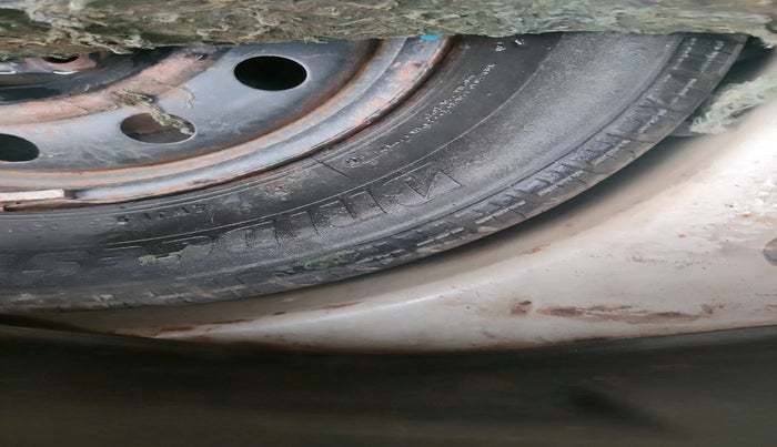 2010 Maruti Swift VXI, Petrol, Manual, 82,769 km, tyre