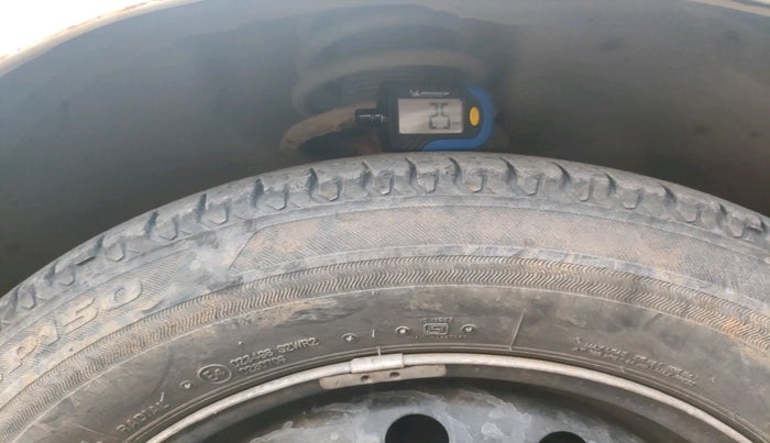 2010 Maruti Swift VXI, Petrol, Manual, 82,769 km, tyre