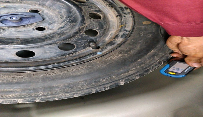 2021 Maruti Swift VXI AMT, Petrol, Automatic, 44,043 km, tyre