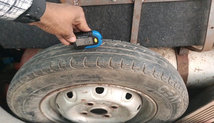 2015 Maruti Alto K10 LXI, Petrol, Manual, 43,615 km, tyre