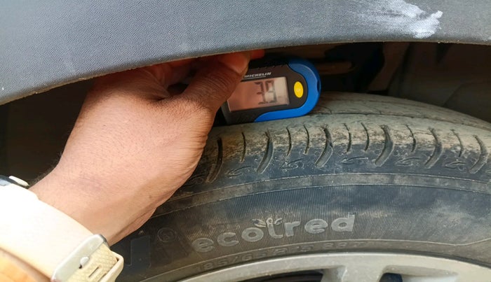 2022 Renault TRIBER RXZ AMT DUAL TONE, Petrol, Automatic, 23,647 km, tyre