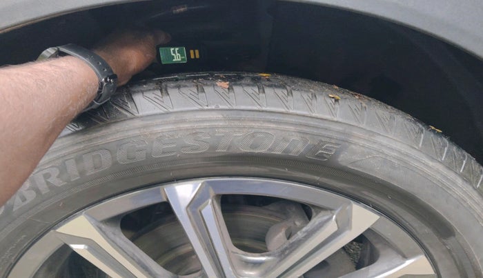 2022 Mahindra XUV700 AX 7 LUXURY D AT 7 STR, Diesel, Automatic, 28,172 km, tyre