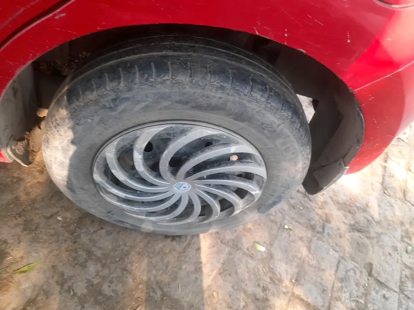 2023 Maruti Swift LXI, Petrol, Manual, 24,274 km, tyre
