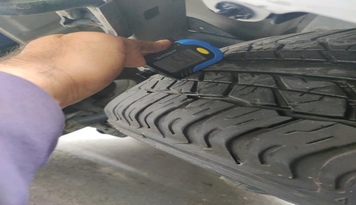 2016 Toyota Fortuner 3.0 4X2 AT, Diesel, Automatic, 89,656 km, tyre