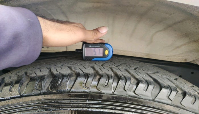 2016 Toyota Fortuner 3.0 4X2 AT, Diesel, Automatic, 89,656 km, tyre