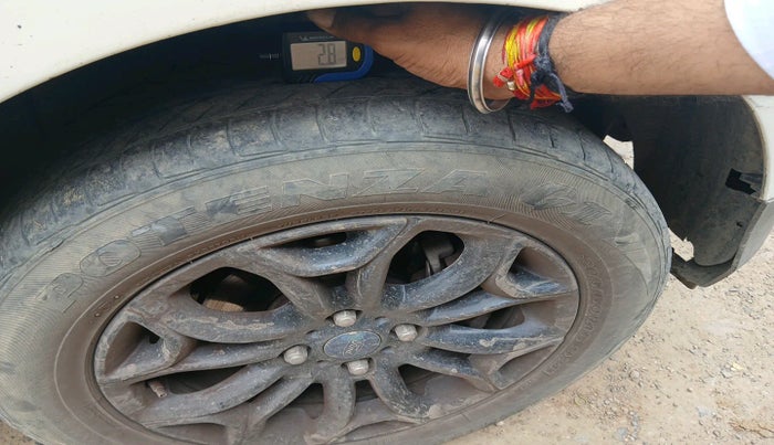 2016 Ford Ecosport TITANIUM 1.5L DIESEL, Diesel, Manual, 1,76,093 km, tyre