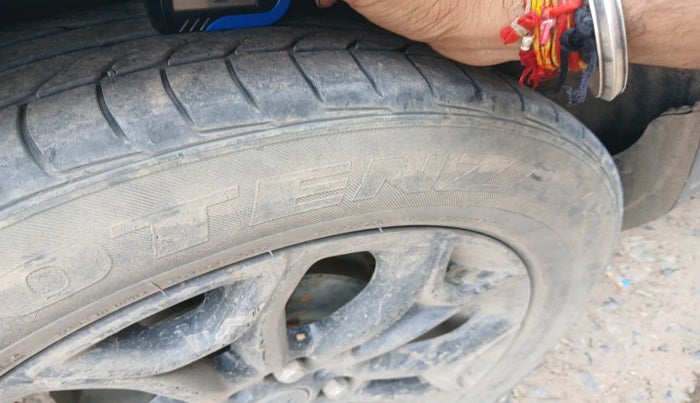 2016 Ford Ecosport TITANIUM 1.5L DIESEL, Diesel, Manual, 1,76,093 km, tyre