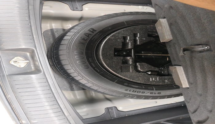 2018 Hyundai Creta SX PLUS AT 1.6 DIESEL, Diesel, Automatic, 1,79,499 km, tyre