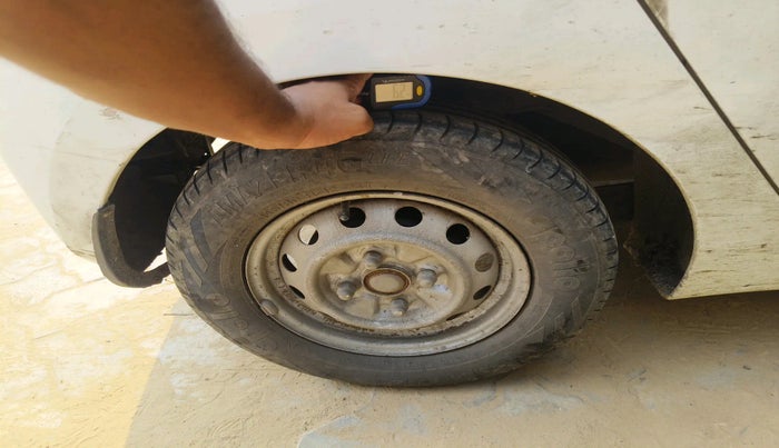 2015 Hyundai Eon ERA +, Petrol, Manual, 68,667 km, tyre