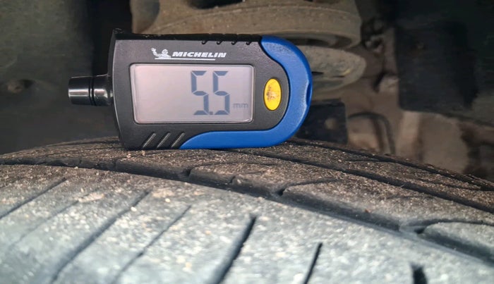 2011 Volkswagen Vento TRENDLINE 1.6, Petrol, Manual, 1,17,332 km, tyre