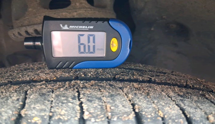 2011 Volkswagen Vento TRENDLINE 1.6, Petrol, Manual, 1,17,332 km, tyre