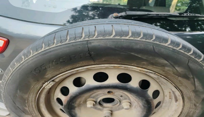 2015 Ford Ecosport TREND 1.5L PETROL, Petrol, Manual, 1,11,096 km, tyre