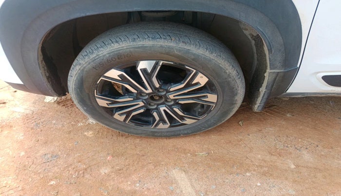 2023 Renault Kiger RXZ AMT, Petrol, Automatic, 8,697 km, tyre