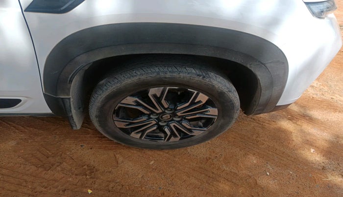 2023 Renault Kiger RXZ AMT, Petrol, Automatic, 8,697 km, tyre