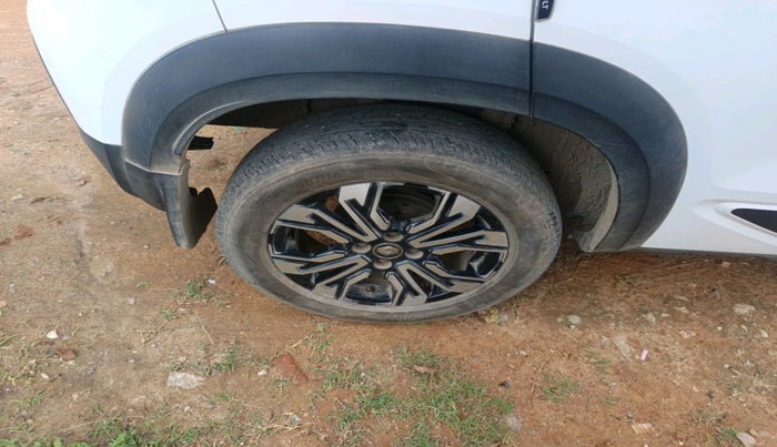 2023 Renault Kiger RXZ AMT, Petrol, Automatic, 8,697 km, tyre