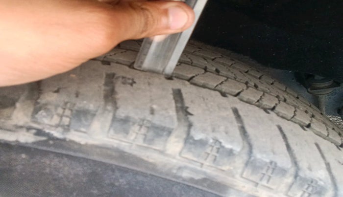 2021 Mahindra ALTURAS G4 4WD AT, Diesel, Automatic, 1,00,368 km, tyre