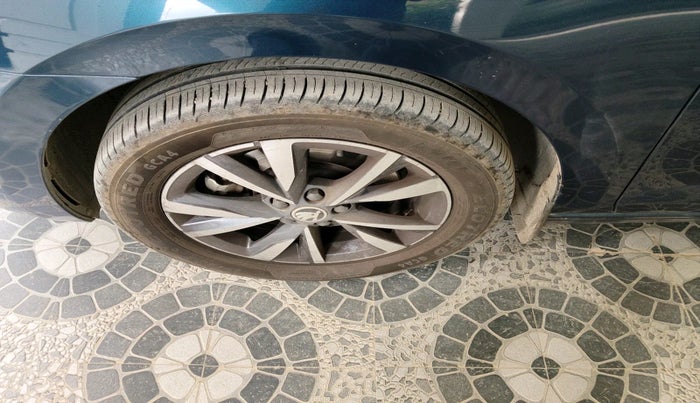 2024 Skoda SLAVIA STYLE 1.5L TSI MT, Petrol, Manual, 17,337 km, tyre