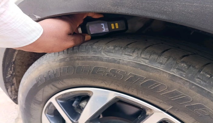 2023 Mahindra XUV300 W8 (O) 1.2 PETROL, Petrol, Manual, 46,920 km, tyre