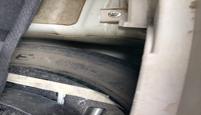 2023 Mahindra XUV300 W8 (O) 1.2 PETROL, Petrol, Manual, 46,920 km, tyre