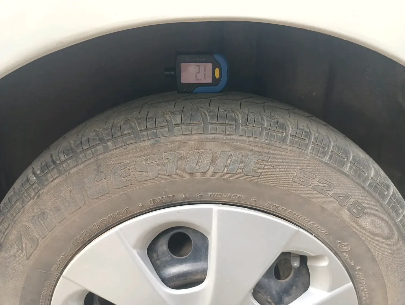 2011 Maruti Swift VDI, Diesel, Manual, 2,33,005 km, tyre