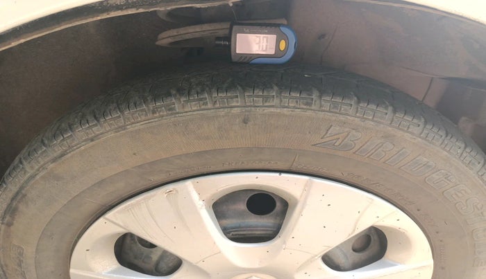 2011 Maruti Swift VDI, Diesel, Manual, 2,33,005 km, tyre