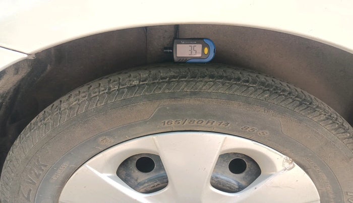 2011 Maruti Swift VDI, Diesel, Manual, 2,33,005 km, tyre