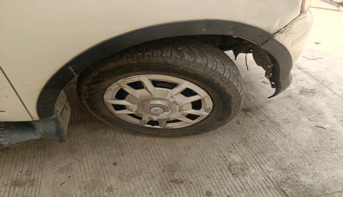 2012 Mahindra Xylo D4 BS-III, Diesel, Manual, 3,21,110 km, tyre