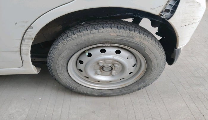 2011 Maruti Wagon R 1.0 LXI, Petrol, Manual, 1,26,422 km, tyre