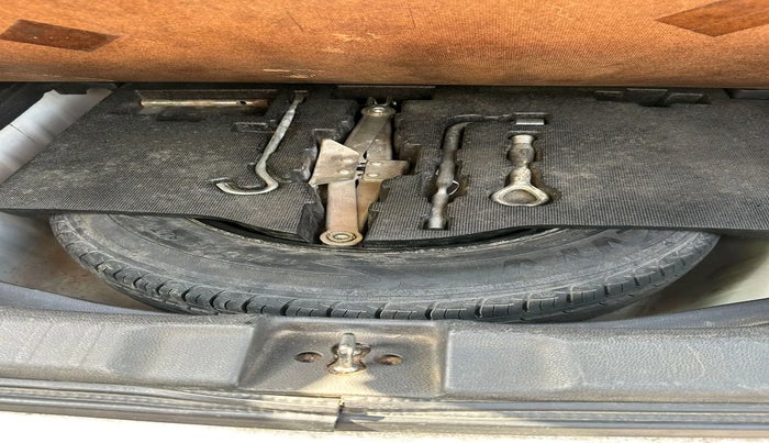 2016 Honda Jazz 1.5L I-DTEC SV, Diesel, Manual, 1,17,697 km, tyre