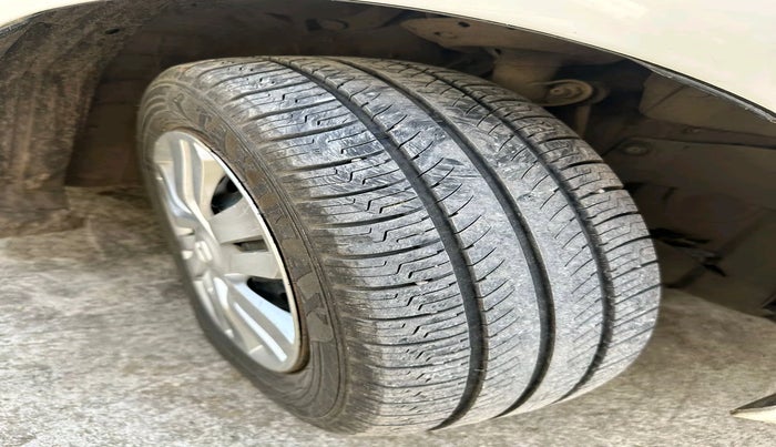 2016 Honda Jazz 1.5L I-DTEC SV, Diesel, Manual, 1,17,697 km, tyre