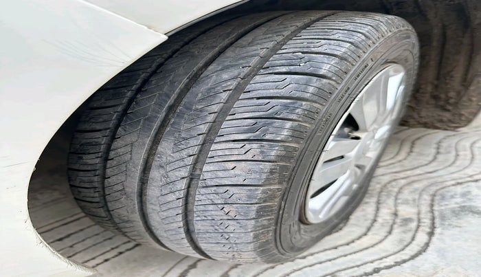 2016 Honda Jazz 1.5L I-DTEC SV, Diesel, Manual, 1,17,697 km, tyre