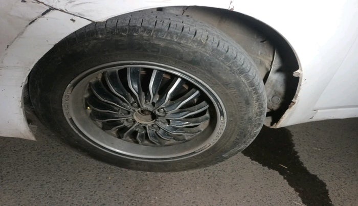 2016 Hyundai Verna 1.6 VTVT S, Petrol, Manual, 1,44,334 km, tyre