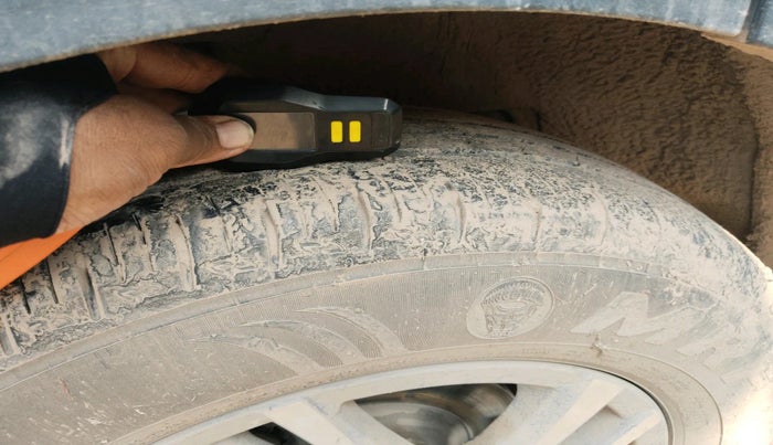 2022 Mahindra XUV700 AX 5 D AT 5 STR, Diesel, Automatic, 66,432 km, tyre