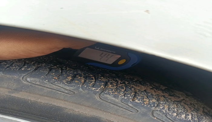 2014 Maruti Celerio VXI CNG, Petrol, Manual, 1,16,613 km, tyre