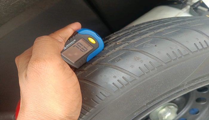 2014 Maruti Celerio VXI CNG, Petrol, Manual, 1,16,613 km, tyre