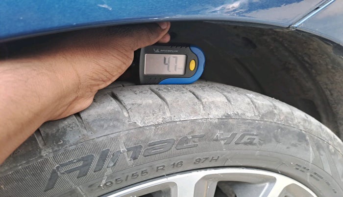 2019 Maruti Ciaz ALPHA  AT 1.5 SHVS PETROL, Petrol, Automatic, 90,851 km, tyre