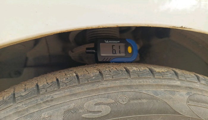 2018 Hyundai Eon ERA +, Petrol, Manual, 1,01,339 km, tyre